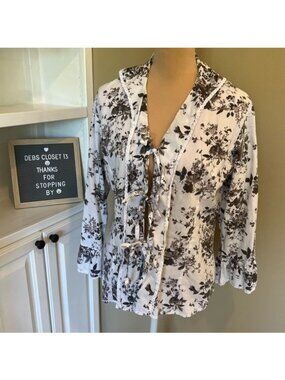 Point Zero Women’s Blouse Size Medium Cottagecore Black White Floral Front Ties